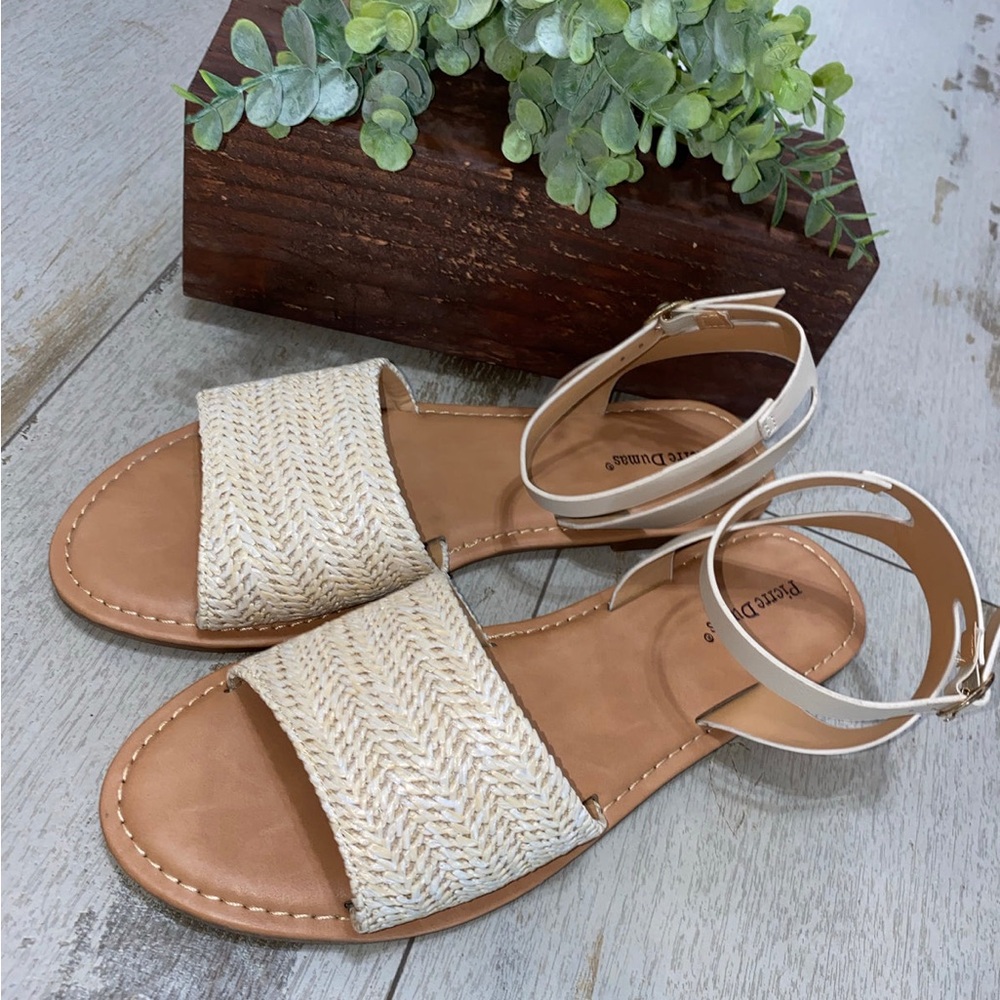 Women's New Pierre Dumas Beige Sandals. Size 9